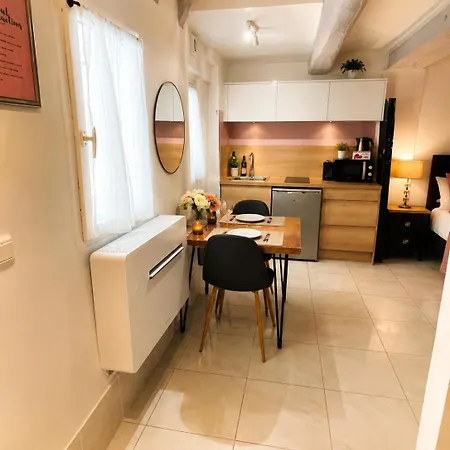 Artistic Apartment *