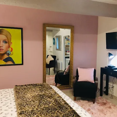 Apartment Artistic